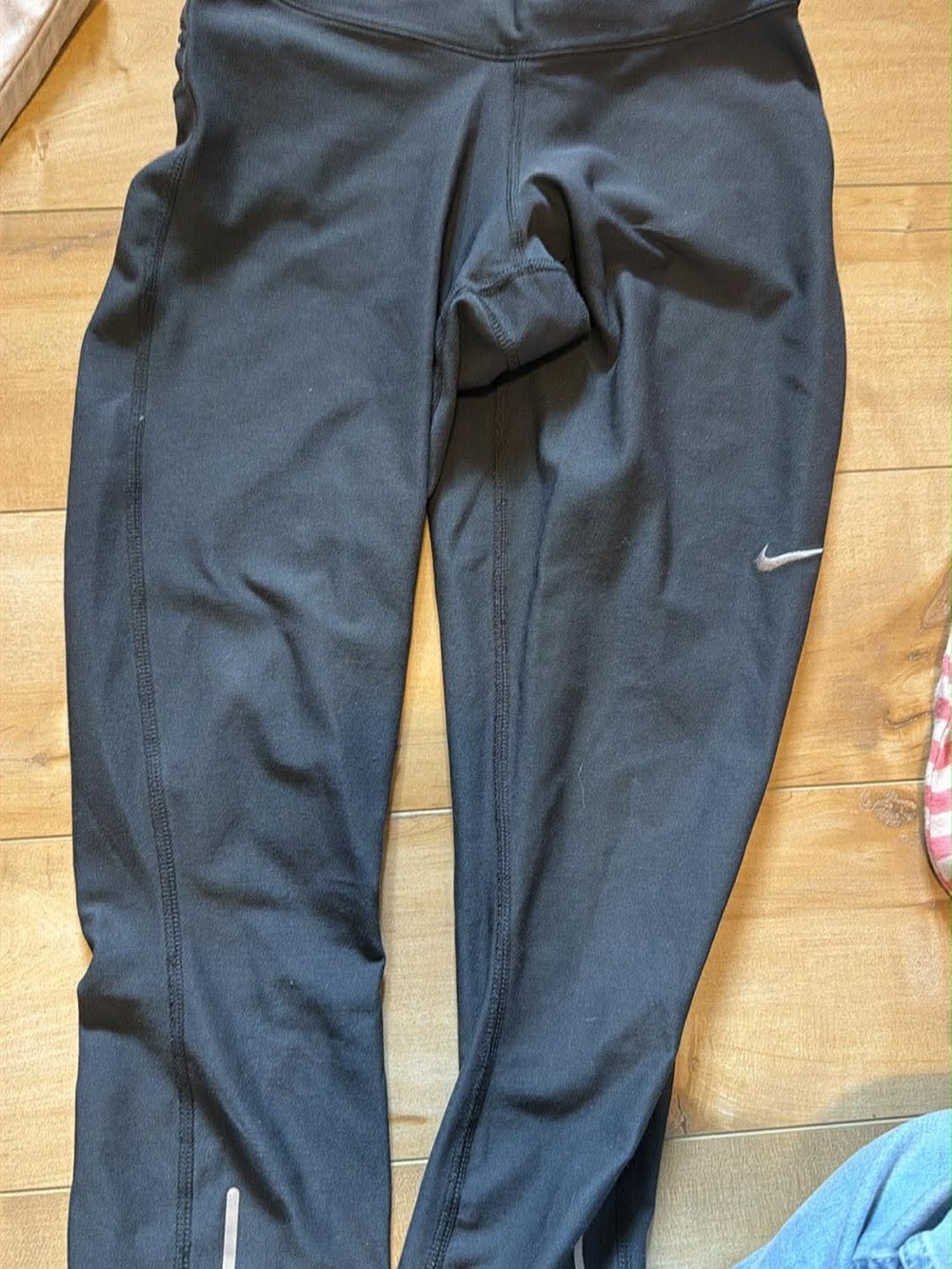 2/20$🩵Black Performance Leggings with Reflective Swoosh